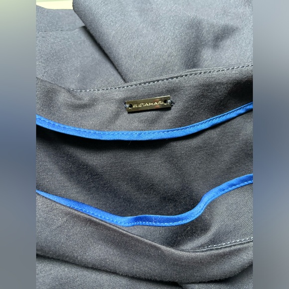 Tahari asymmetrical peplum navy blue super flattering fab construction shirt - Picture 3 of 5